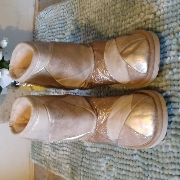 UGG Shoes | Ugg Boots Size Nia Color Doradas | Poshmark